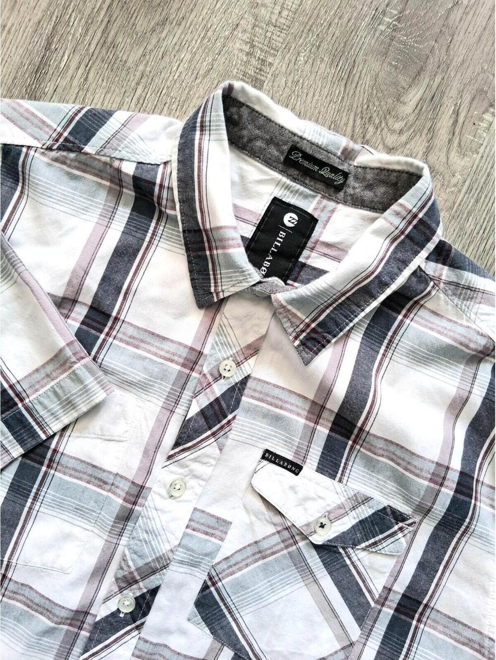 Billabong Men's Medium White/Blue/Red Plaid Cotton Short Sleeve Button Up Shirt